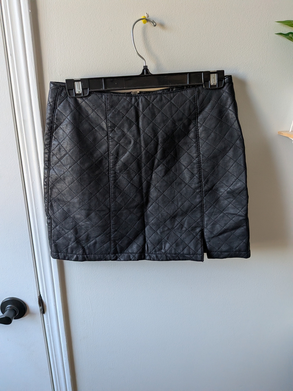 Forever 21 Quilted Faux Leather Mini Skirt - Black